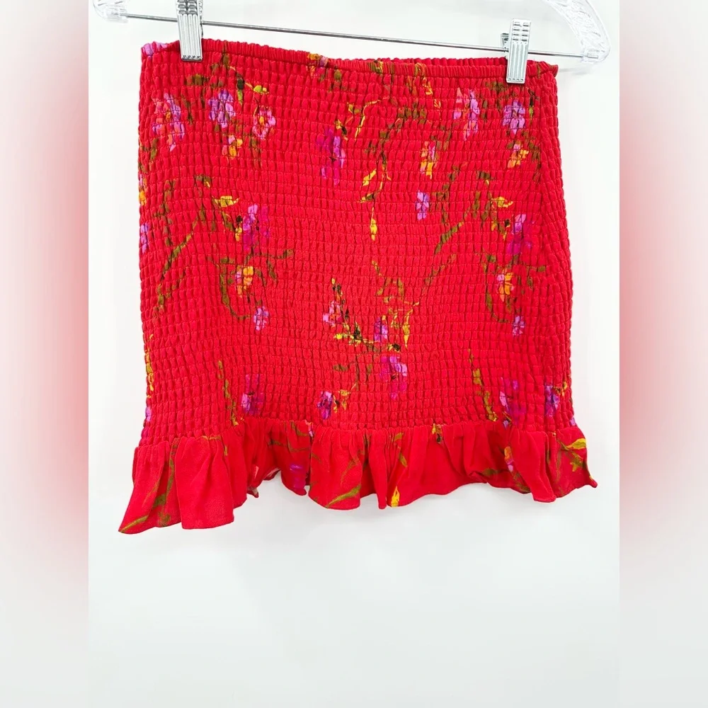 Lovers & Friends Red Floral Smocked Mini Skirt‎ Ruffle Hem Women's Size Medium